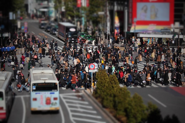 Japan encourages workers to leave early once a month