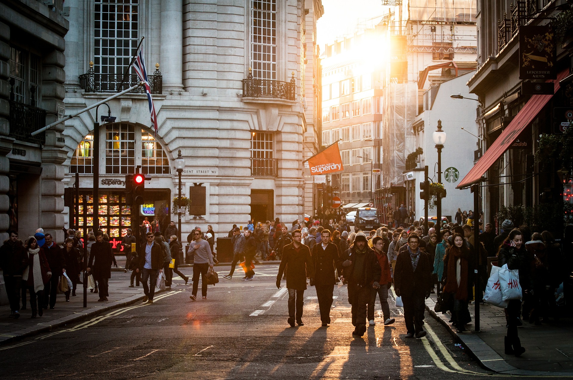 Large income gaps between different ethnicities in Britain