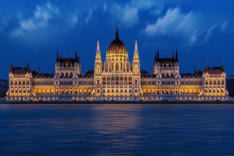 Hungarians demonstrate against “slave law” with “Merry Xmas Mr. Prime Minister” protest