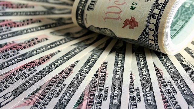 US firms relying on bonuses, not raises, to reward their staff